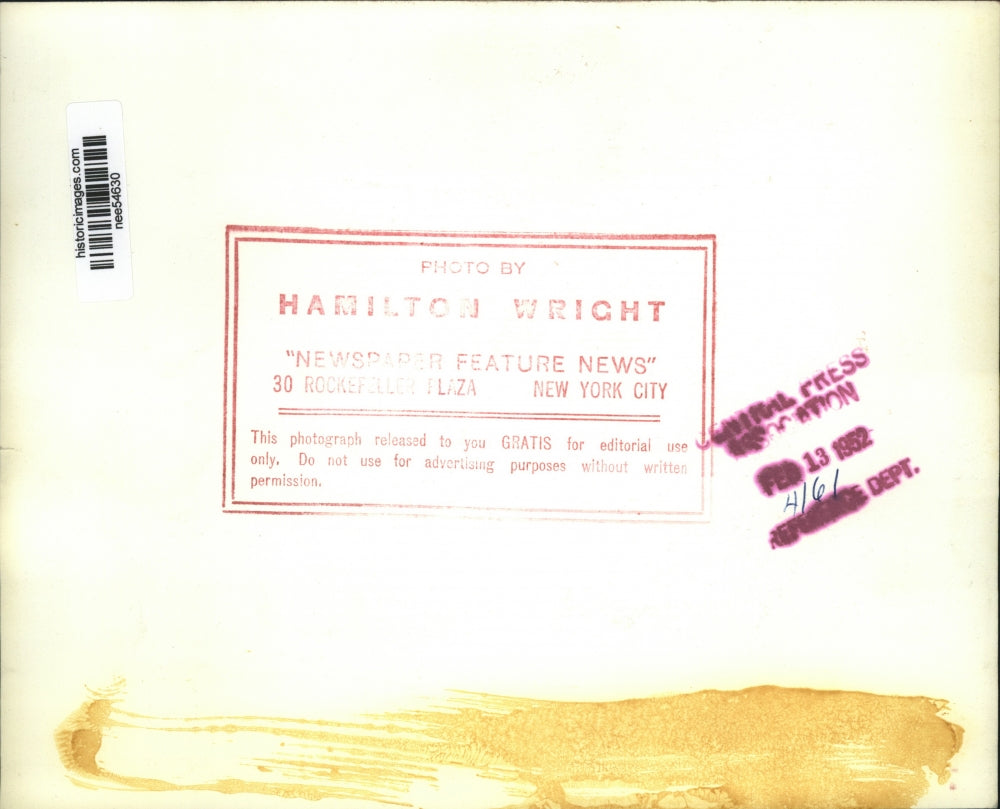 1952 Press Photo Organization Meeting Reviewing Documents