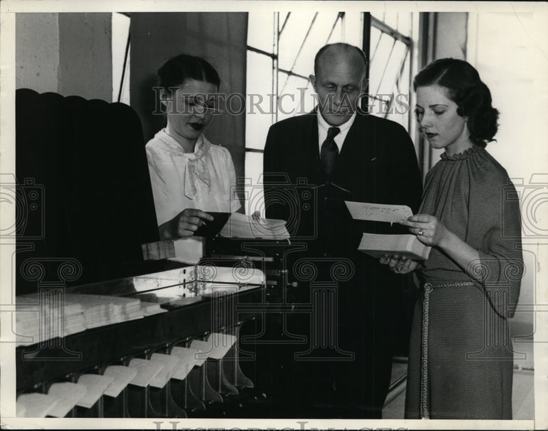 Load image into Gallery viewer, 1935 Press Photo Gorts Cards of Applicants for WPA Positions by Major Lee Dillon

