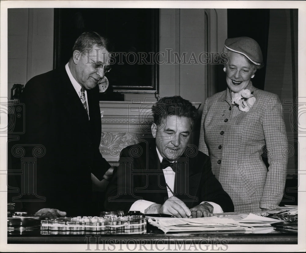 1953 Press Photo Ohio Governor Frank Lausche & Miss Margaret Lewis - nee54793