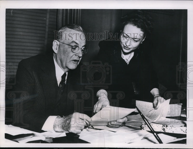 Load image into Gallery viewer, 1953 Press Photo Secy Of State John Foster Dulles Talks To His Secretary
