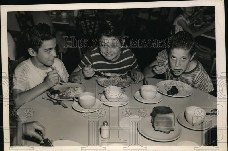 Load image into Gallery viewer, 1949 Press Photo James Gatto, Joel Weissman, Joseph Ponczkowski at Hospital

