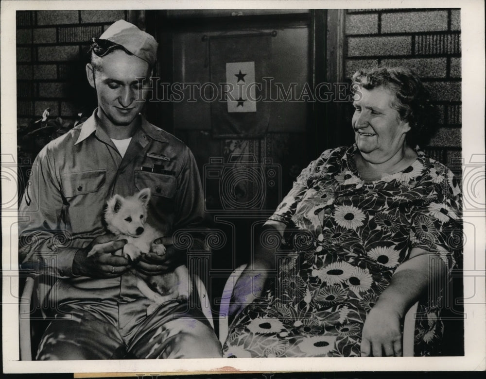 1945 Press Photo Pfc. Joseph van Speybroeck, Mrs. Leontine Van Speybroeck
