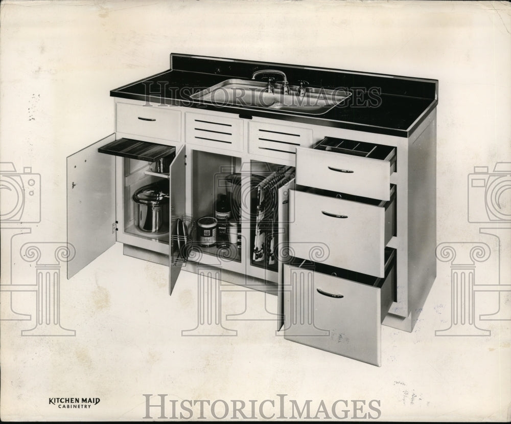 1946 Press Photo Efficient work center on of Kitchen Maid Appliance sink units.