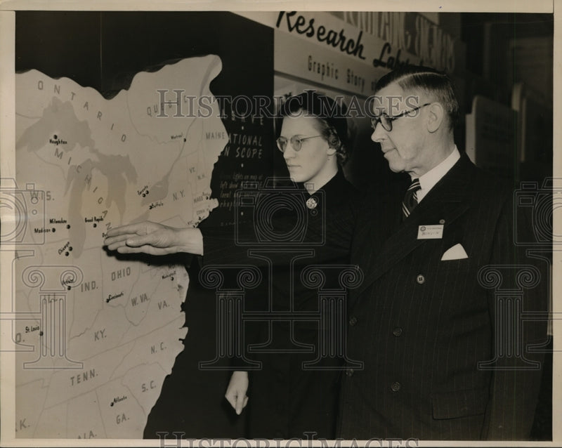 Load image into Gallery viewer, 1938 Press Photo Davis Boyden, Alice Billard at American Heating &amp; Ventilating
