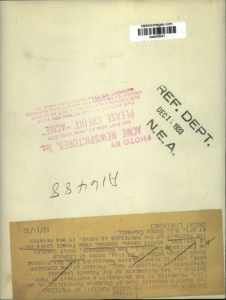 1933 Press Photo Paul May Pinning Honor Legion Medal of Belgium on Roosbroeck