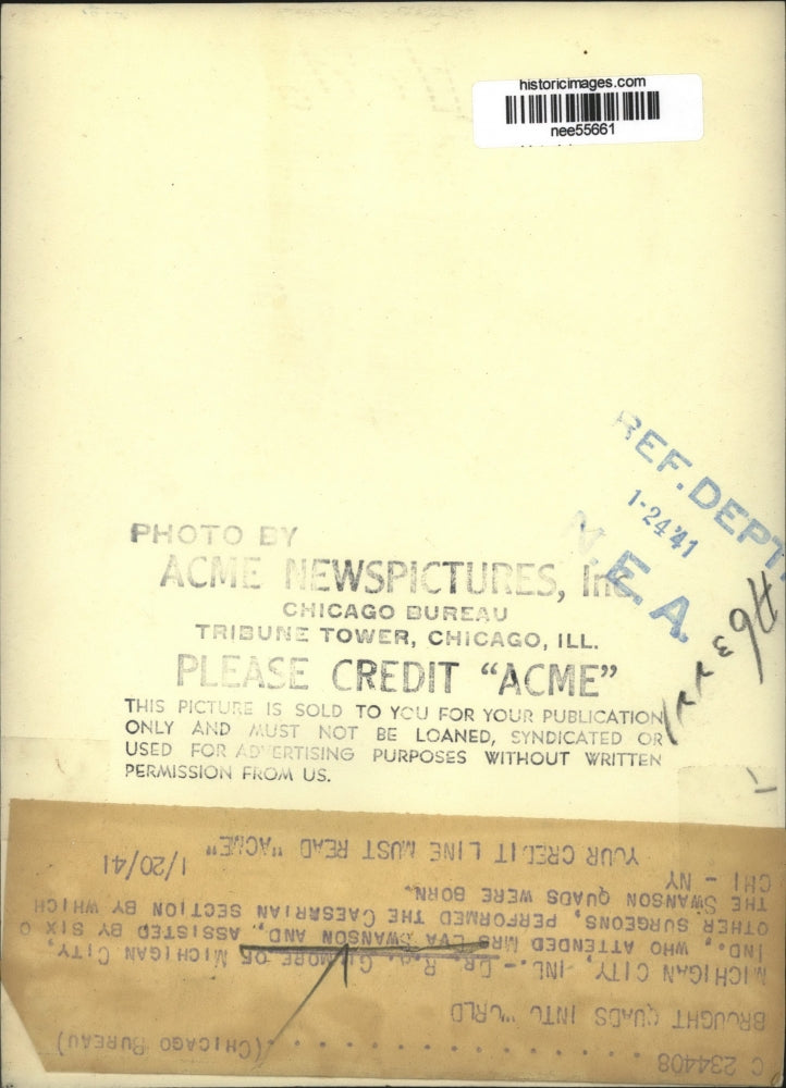 1941 Press Photo Dr. R. Gilmore Michigan City attended quads birth