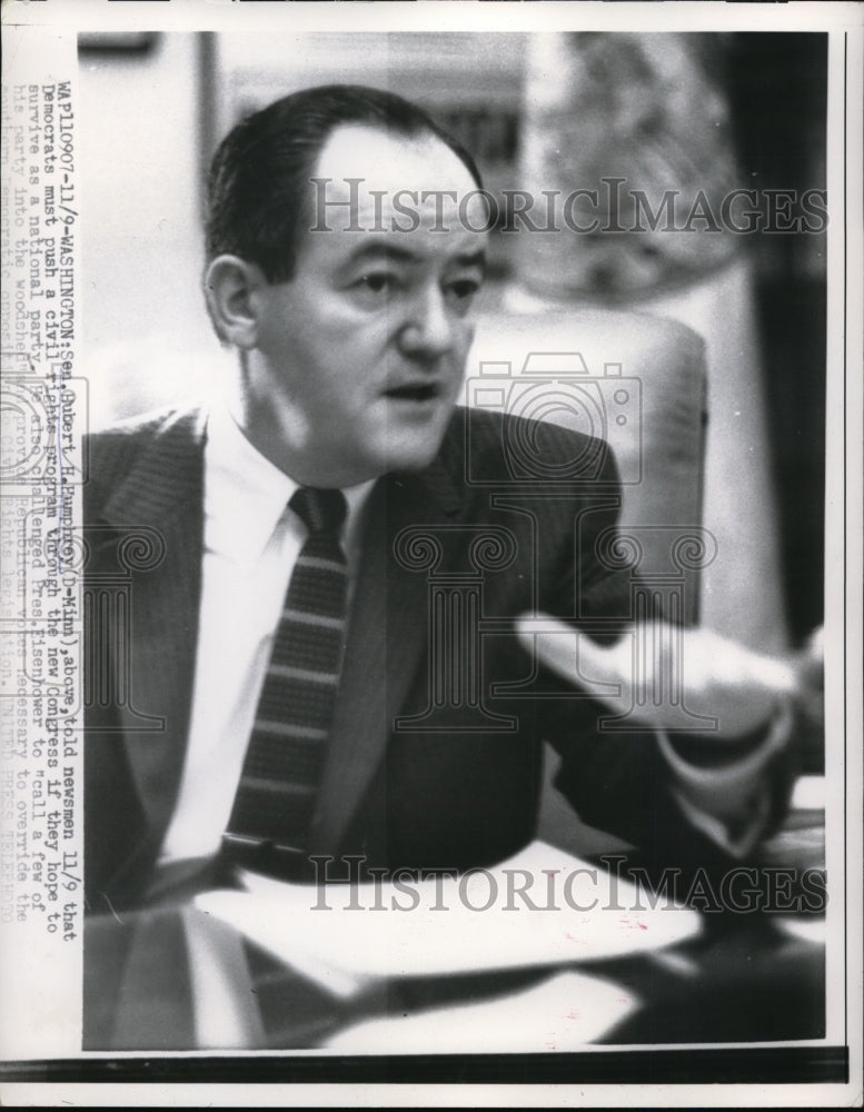Load image into Gallery viewer, 1956 Press Photo Senator Hubert Humphrey with Newsman - nee56126
