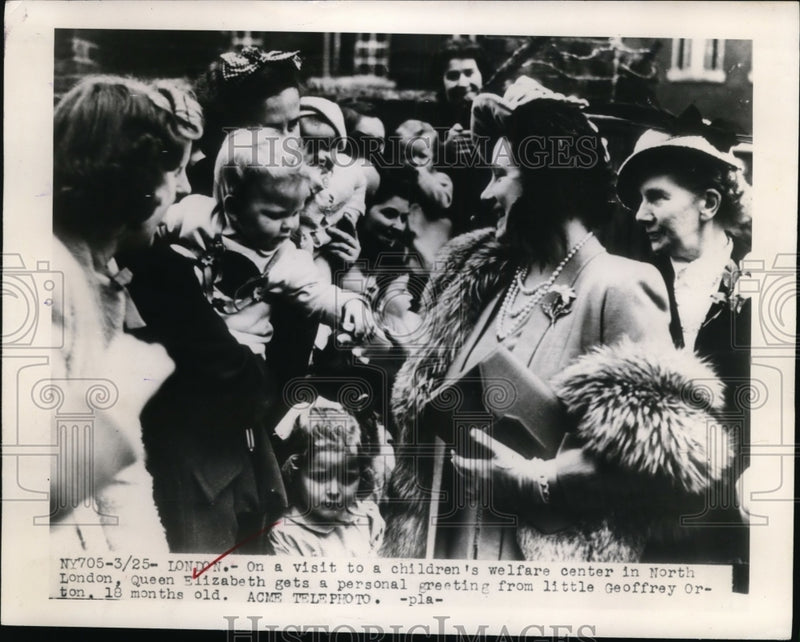 Load image into Gallery viewer, 1948 Press Photo Queen Elizabeth greeted by Chilren's welfare Center.
