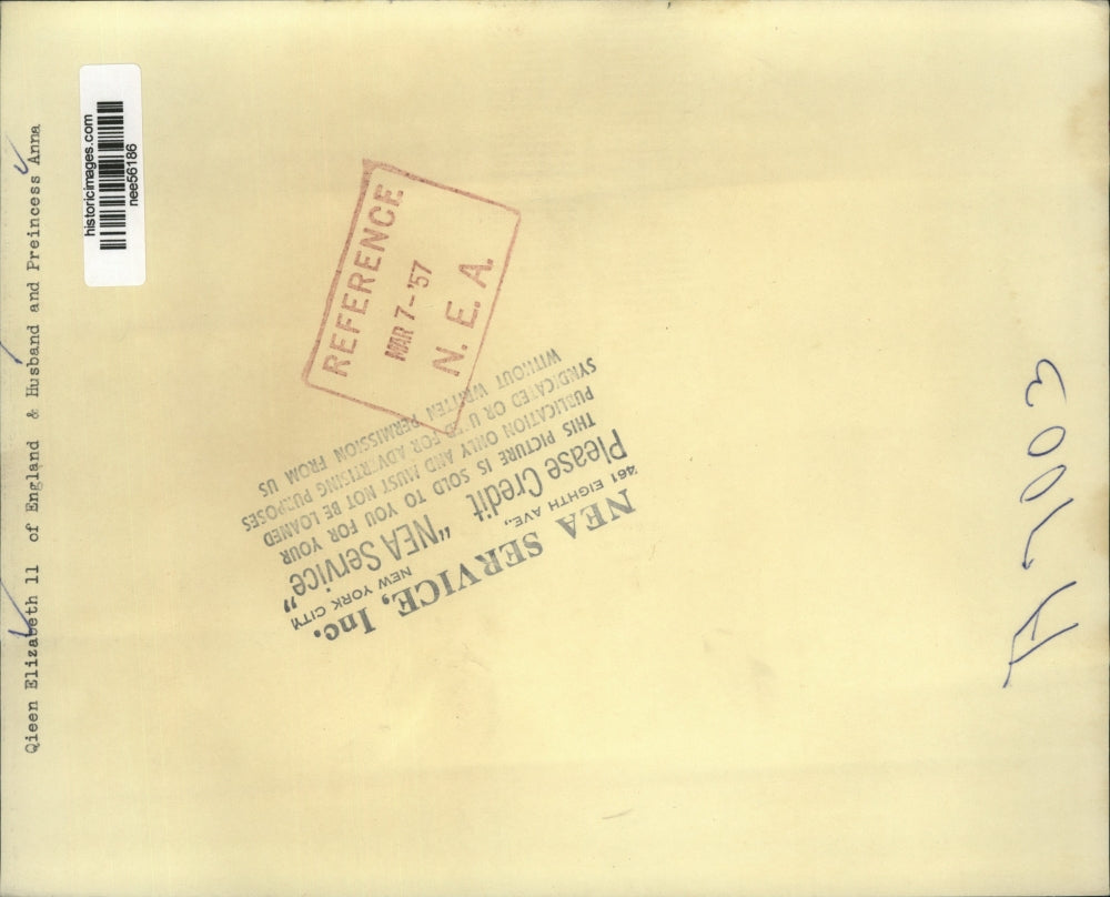 1957 Press Photo Queen Elizabeth II of England & Royal Family - nee56186