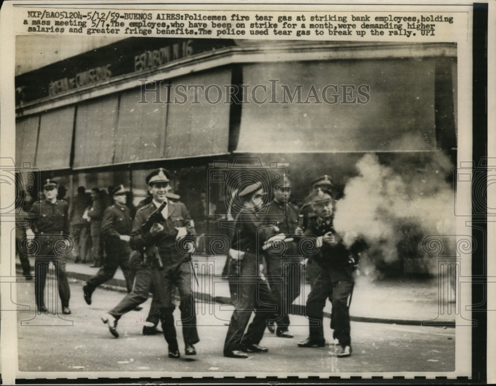1959 Press Photo Buenos Aires Police Use Tear Gas at Striking Bank Employees