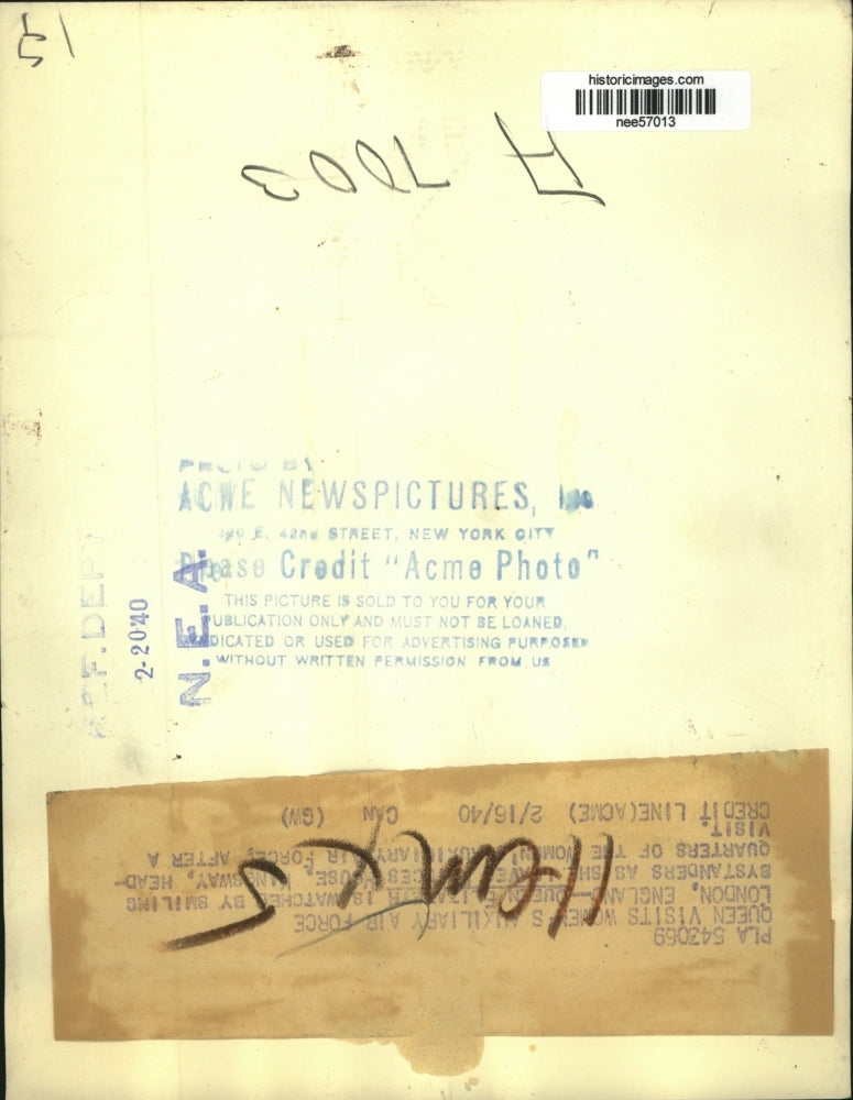 1940 Press Photo Queen Elizabeth visits Women's Auxillary Air Force - nee57013