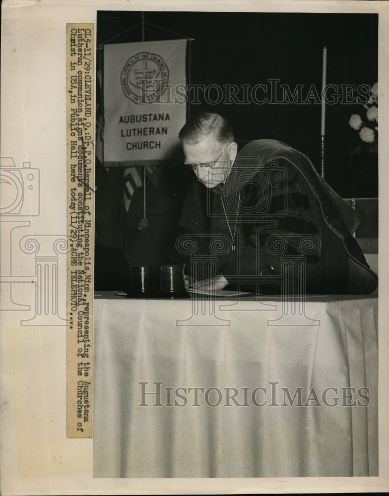 1951 Press Photo Dr.P.O. Bersell Augustana Lutheran Communion Cleveland, OH- Historic Images