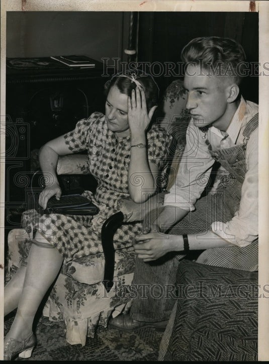 1939 Press Photo Brookfield Missouri, Cari Bivens With Russell Ernest Peetch.