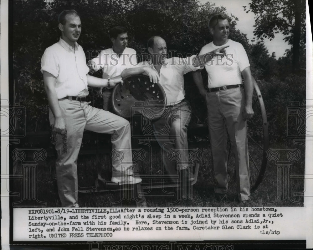 1956 Press Photo 1500 Person Reception Given By Adlai Stevenson at Illinois Farm