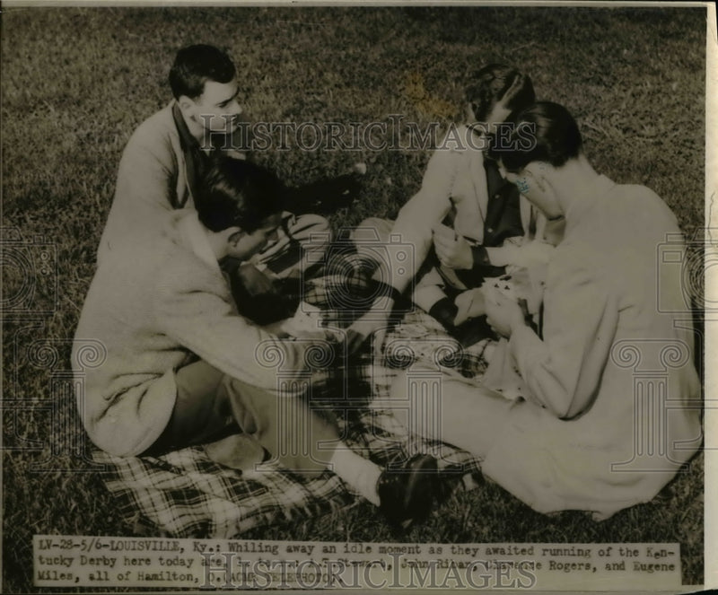 Load image into Gallery viewer, 1951 Press Photo Playing cards while awaiting the start of the Kentucky Derby
