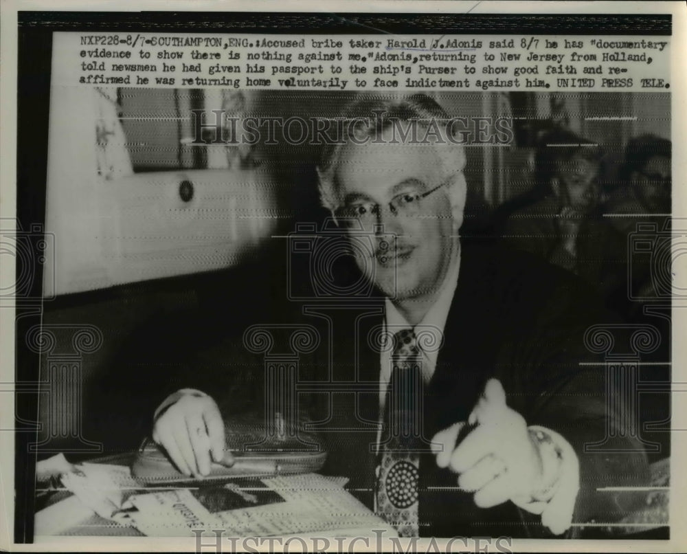 1953 Press Photo Harold J Adonis accused bribe taker returns to the US for trial