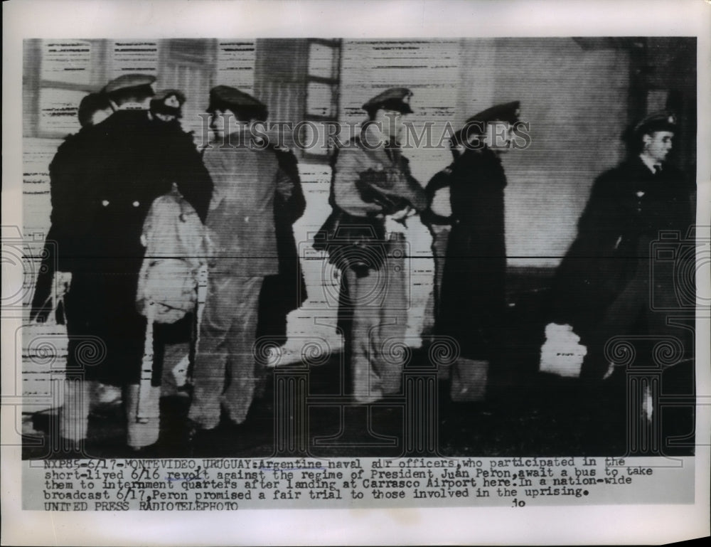 1955 Press Photo Montevideo, Uruguay Argentine naval Air officers arrested after