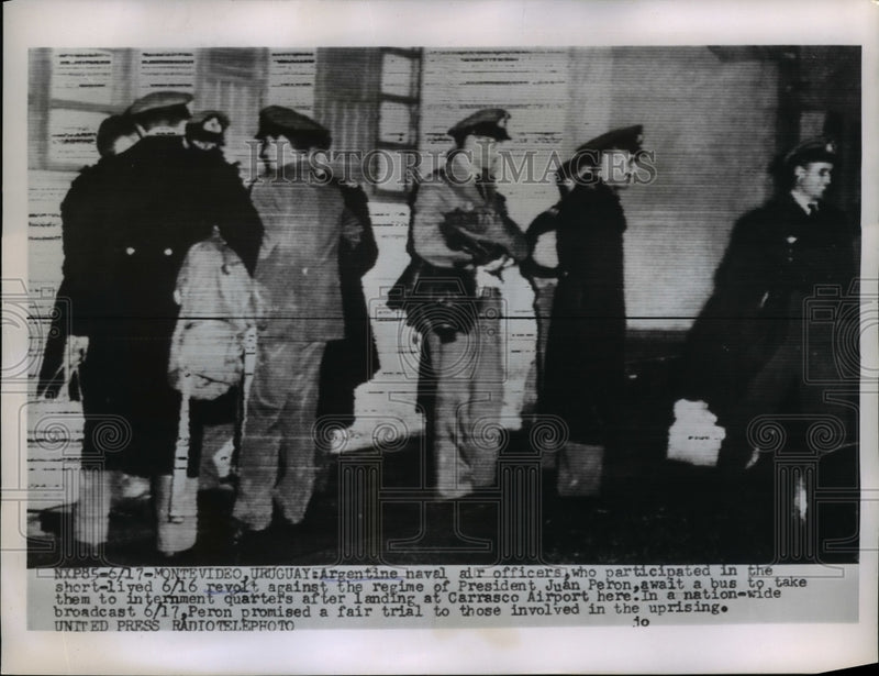 Load image into Gallery viewer, 1955 Press Photo Montevideo, Uruguay Argentine naval Air officers arrested after

