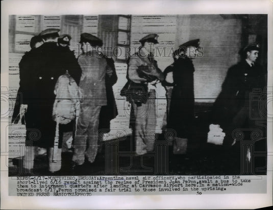 1955 Press Photo Montevideo, Uruguay Argentine naval Air officers arrested after