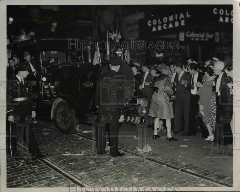 Load image into Gallery viewer, 1936 Press Photo French box car drawn by motorized locomotive - nee58139
