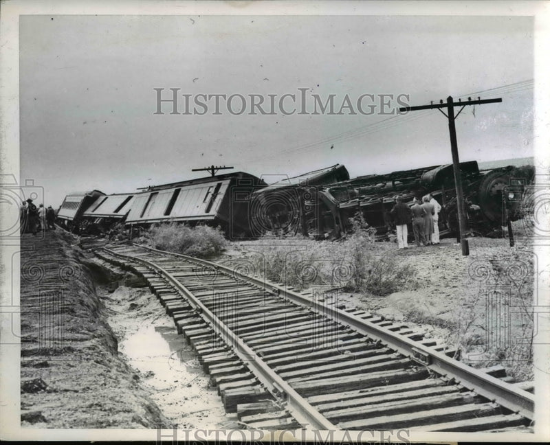 Load image into Gallery viewer, 1948 Press Photo Sante Fe Train Derails After Flood Wash Out Track in Carlsbad
