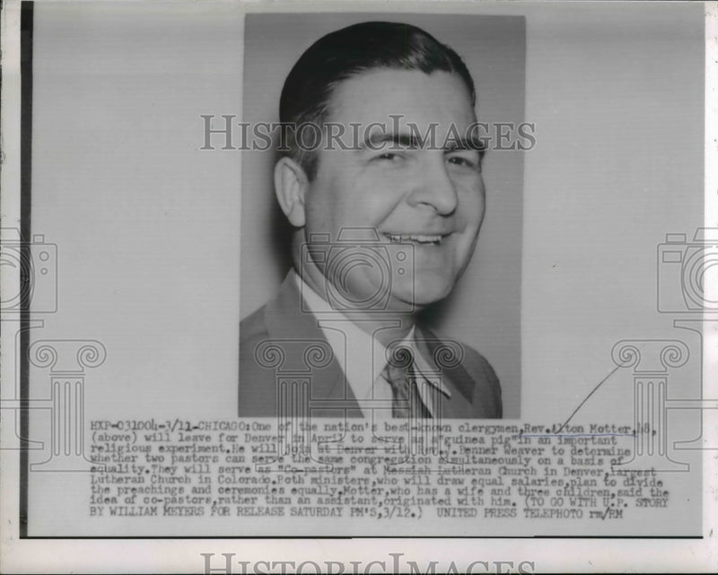 Load image into Gallery viewer, 1955 Press Photo Chicago-Rev. Alton Motter will leave for Denver in April.
