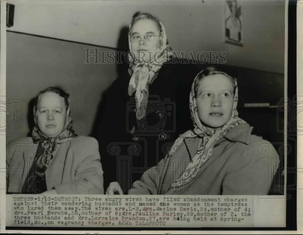 1951 Press Photo Detroit Michigan, 3 wives abandonment charges vs husbands
