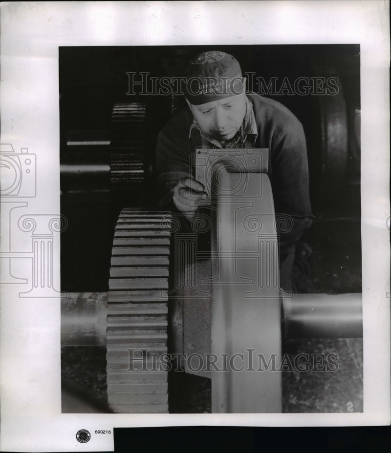 Load image into Gallery viewer, 1944 Press Photo After Rough Welding Layer Is Ground Down It's Ready To GO
