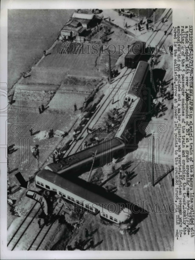 1959 Press Photo Tokyo-Train collided with truck loaded with TNT. - nee58832