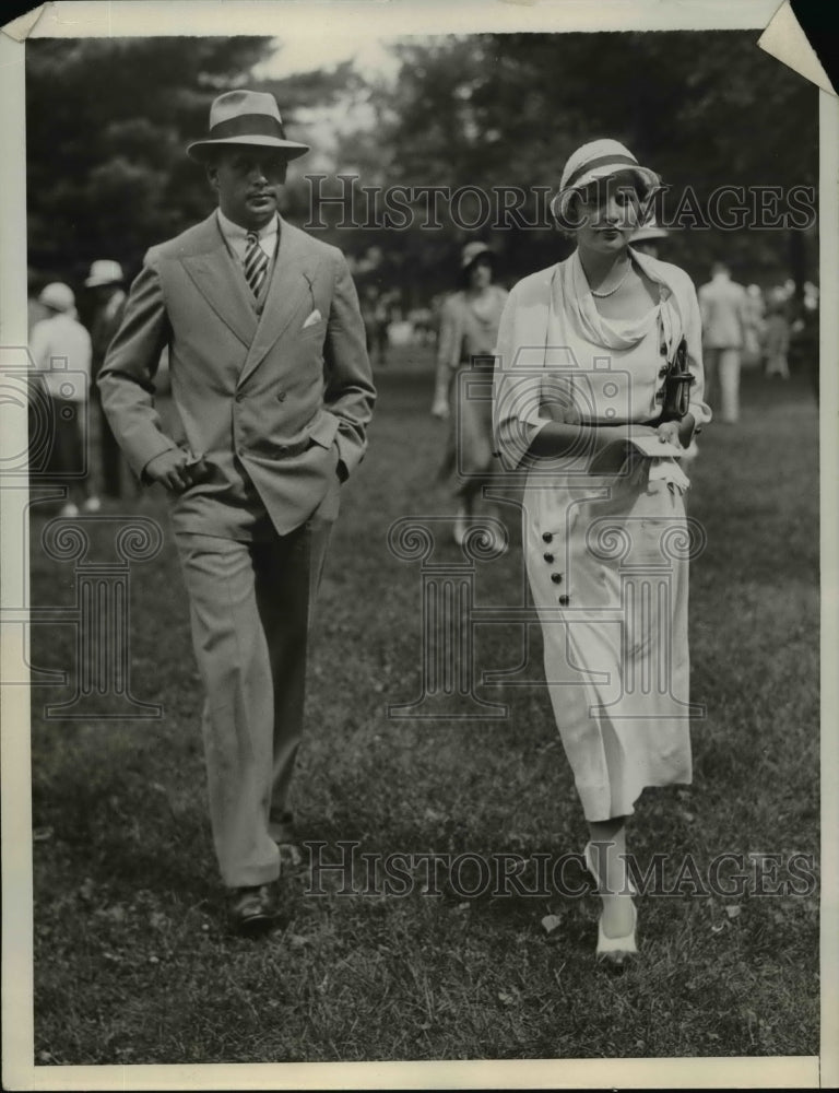 Load image into Gallery viewer, 1932 Press Photo Lewis Parker and Laura Curtis at the races at Saratoga Track.
