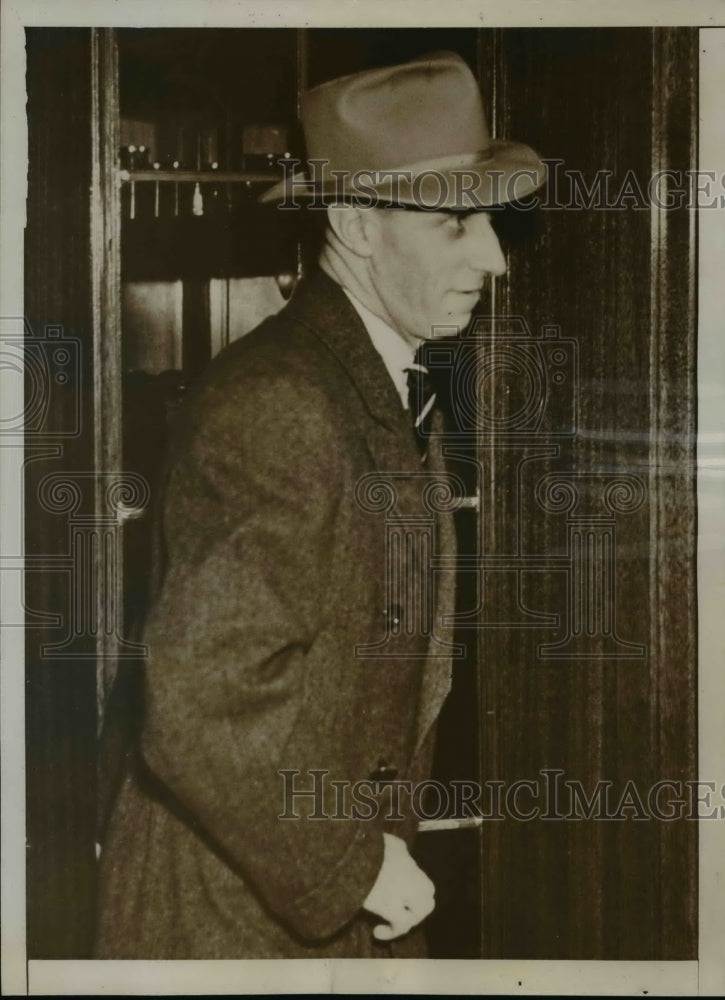 1938 Press Photo Harry Bridges Longshoremen Leader arrived in Seattle .