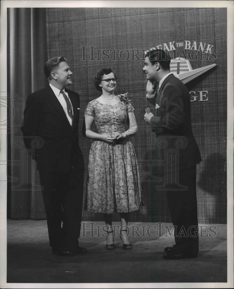 Load image into Gallery viewer, 1955 Press Photo Mr and Mrs Joseph Janis on the ABC-TV program Break the Bank.
