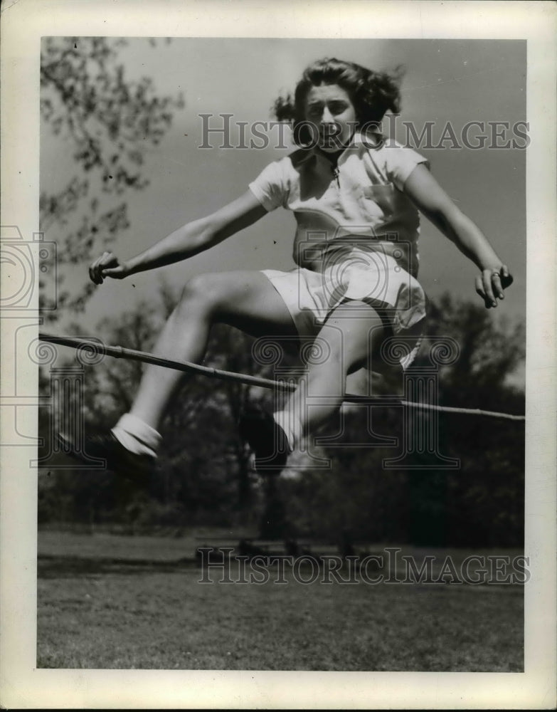 1942 Press Photo Marge Wenning