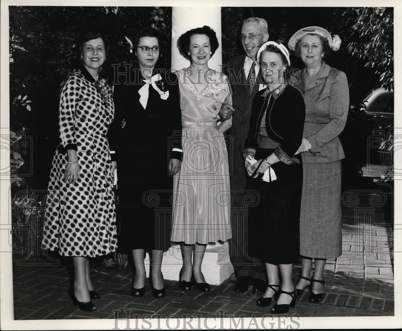 Load image into Gallery viewer, 1953 Press Photo Curtis B. Bennet, Mrs. Frank T. Hodgdon, Mrs. Mildred Rodgers
