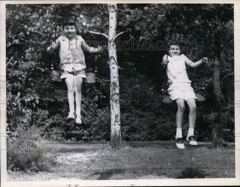 Load image into Gallery viewer, 1961 Press Photo Michele Chulick &amp; Debbie Cook Swinging At Metro Park
