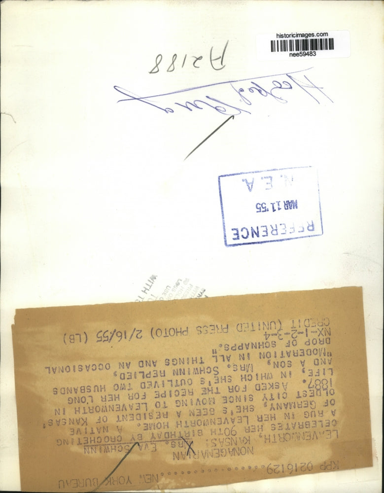 1955 Press Photo Mrs. Eva Schwinn Celebrates Her 90th Birthday By Crocheting