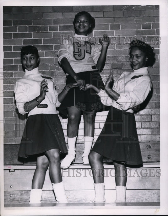 1956 Press Photo John Hay, Gloria Jacson, Madiline Smith And Jones Poronis Here.