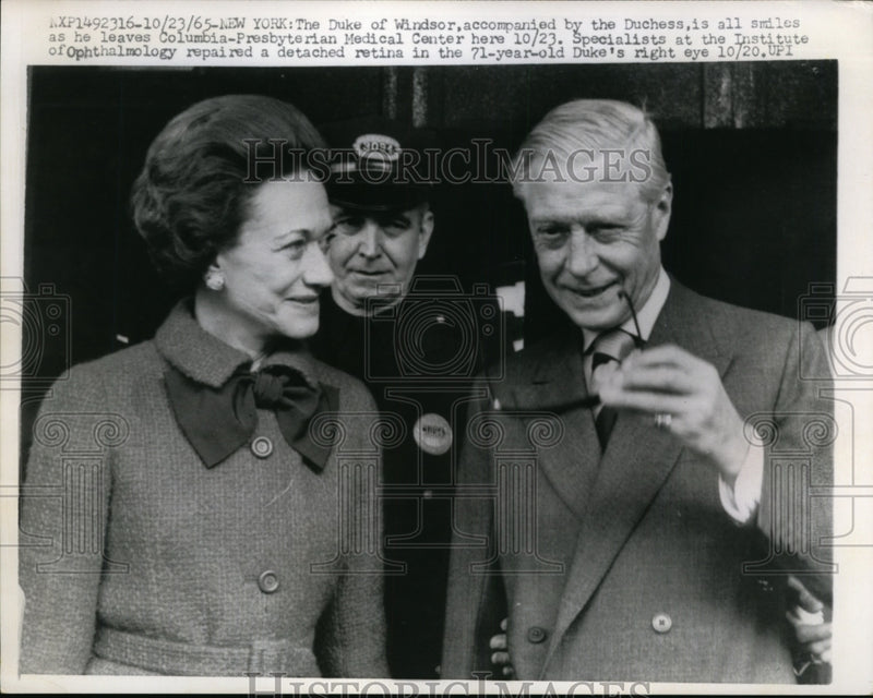 Load image into Gallery viewer, 1965 Press Photo Duke &amp; Duchess of Windsor After Duke's Eye Surgery, New York

