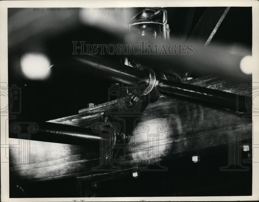 1946 Press Photo Cracked Aerial Ladder - nee59924