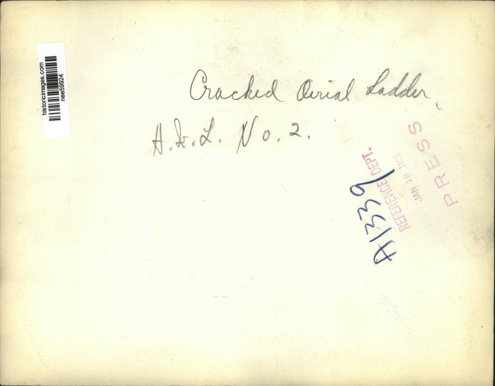 1946 Press Photo Cracked Aerial Ladder - nee59924