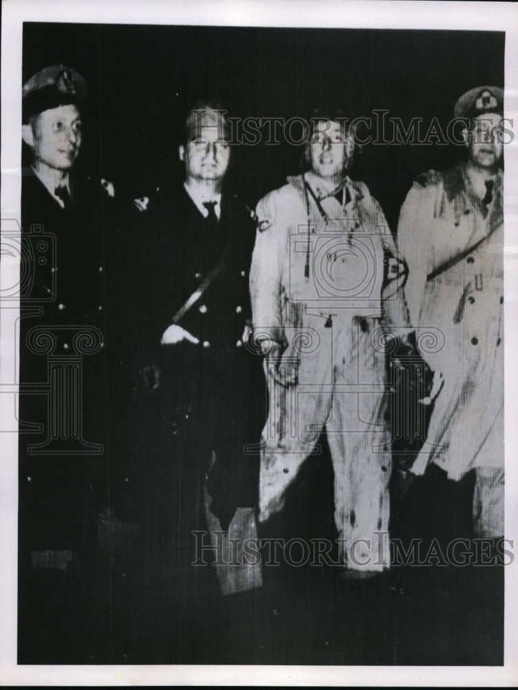 1955 Press Photo Pilot & Naval Officers in Argentina Revolt Against Joan Peron