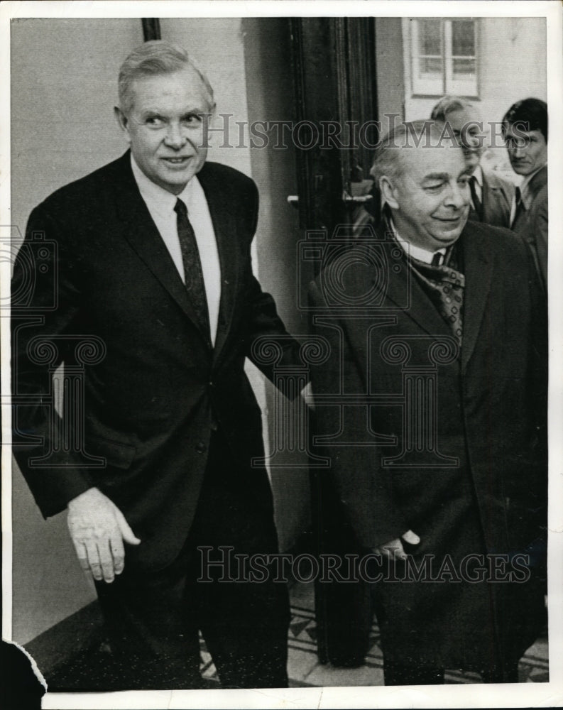 Load image into Gallery viewer, 1969 Press Photo Gerald Tape, Atomic Energy Commission Yevgeny Facrov
