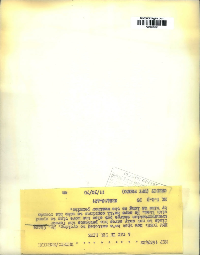 1970 Press Photo Dr. Chase, Bicycling Practitioner of New York Visiting Patients