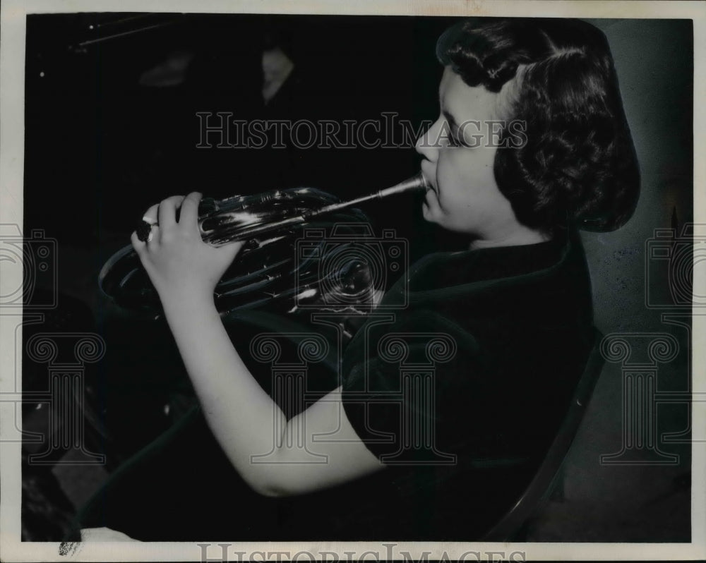 1950 Press Photo Nancy Magnussin Childrens Symphony Orchestra, East Cleveland