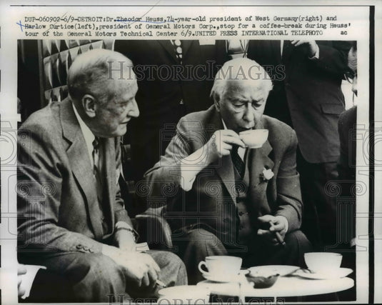 1958 Press Photo Dr Theodore Heuss President of W Germany & Harlow Curtice