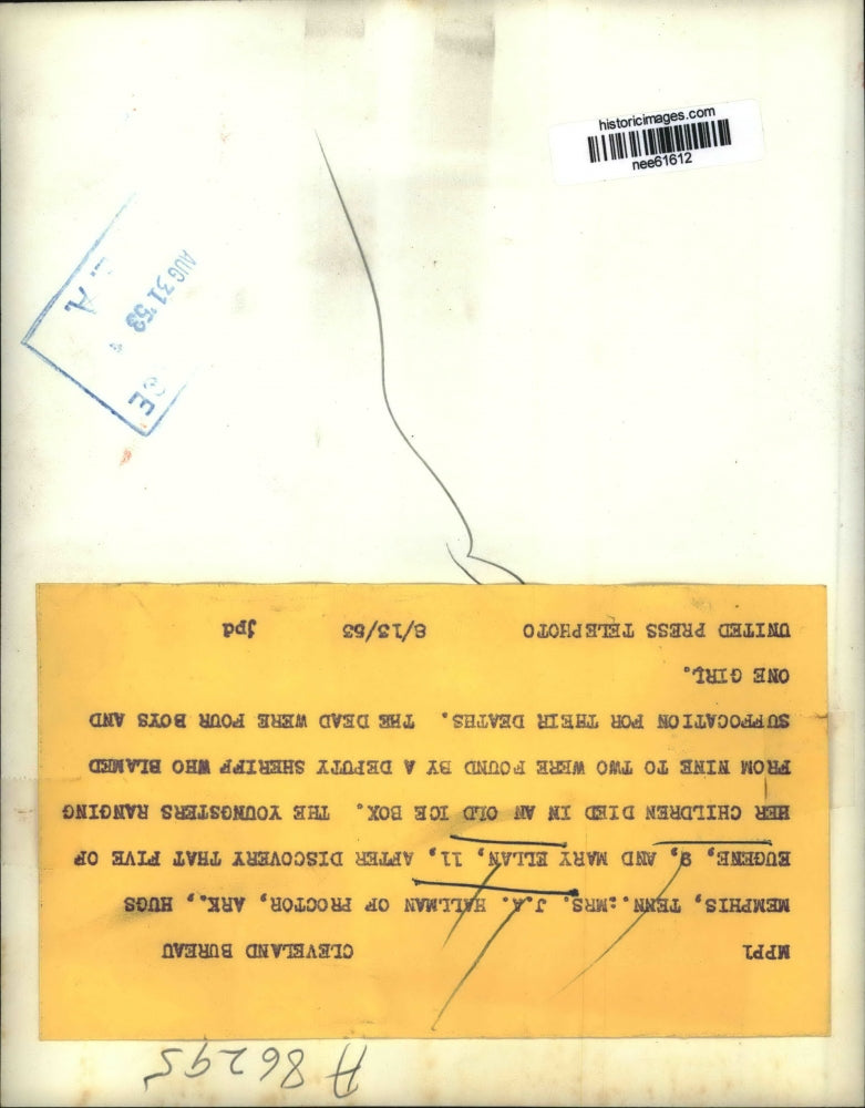 1953 Press Photo Mrs J A Hallman Hugs Eugene and Mary Ellan, 5 of her kids died