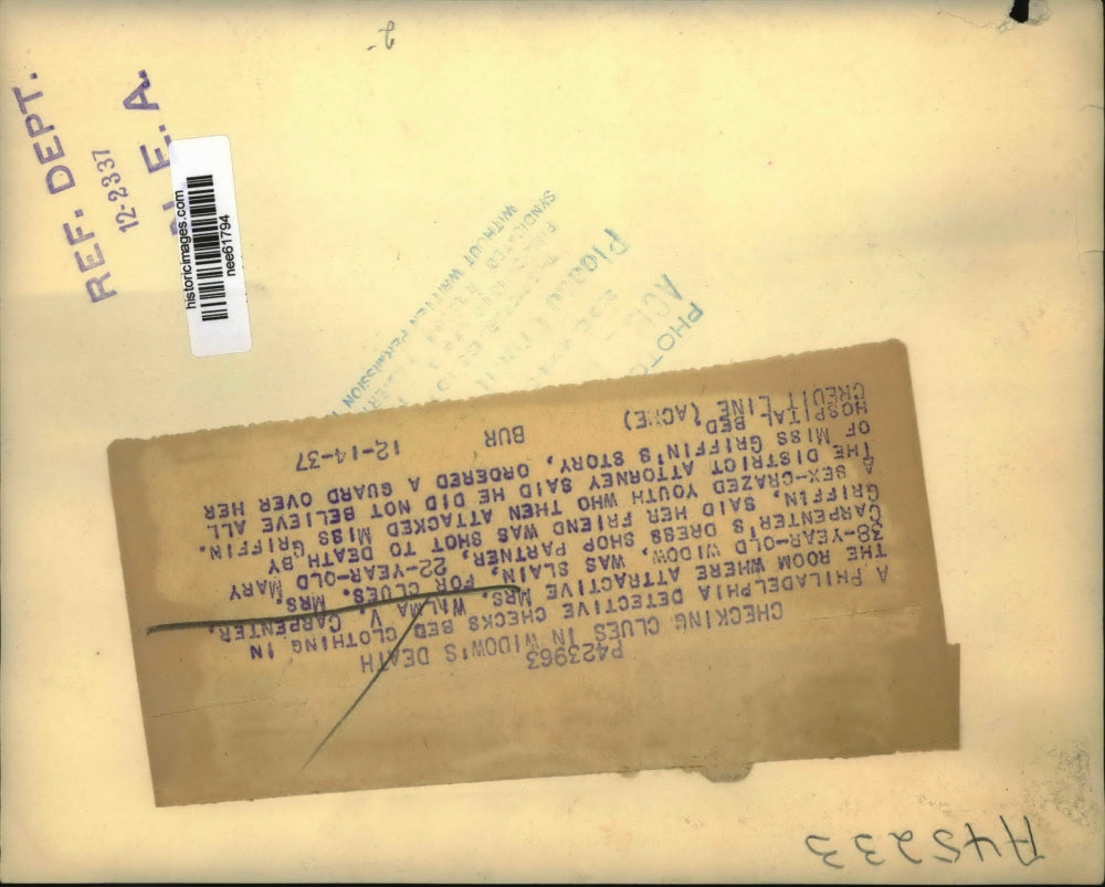 1937 Press Photo Philadelphia Detective checks bed clothing in room. - nee61794