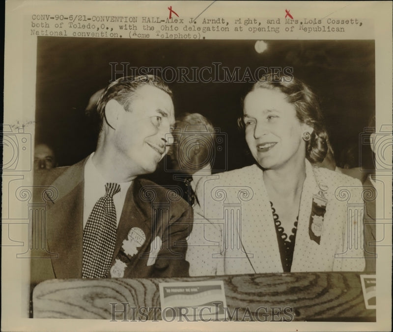 Load image into Gallery viewer, 1948 Press Photo Alex J. Arndt, Mrs. Lois Cossett Ohio Delegation - nee61827
