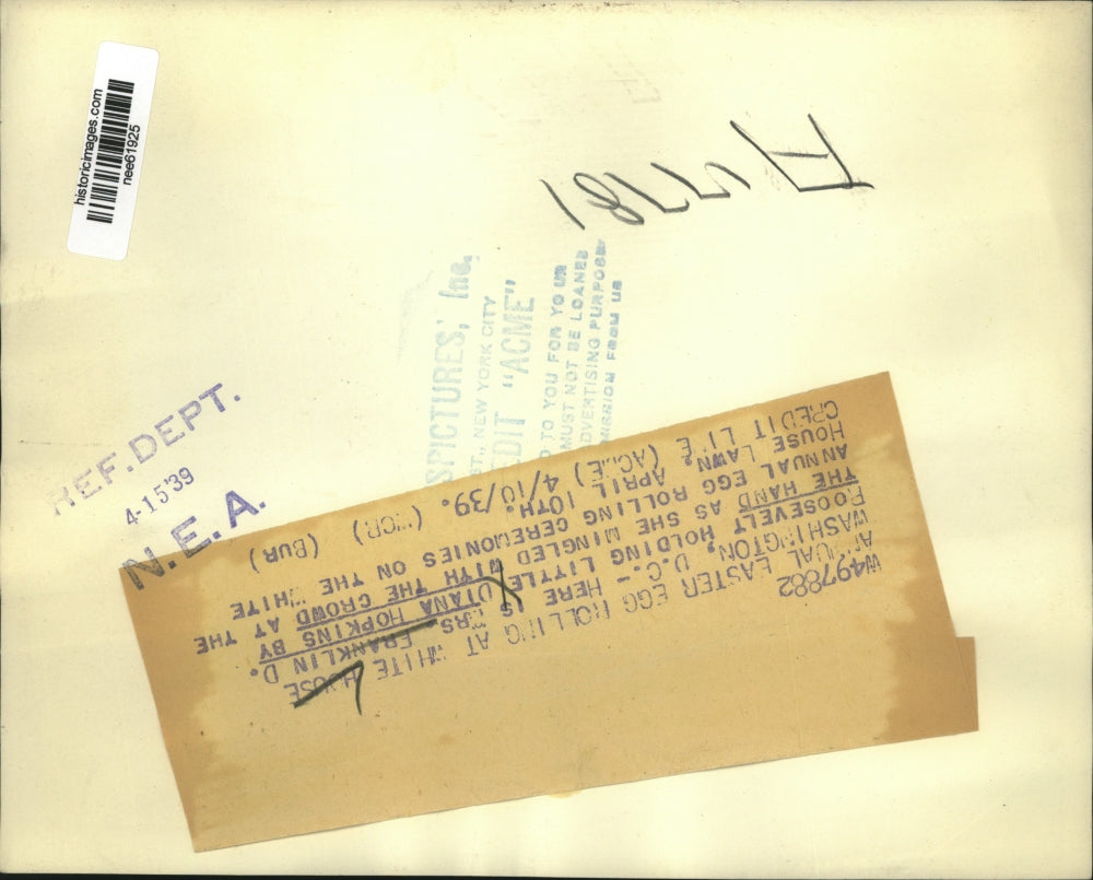 1939 Press Photo Mrs Franklin D Roosevelt with Diana Hopkins at Easter Egg Hunt