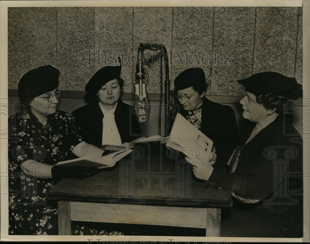 1937 Press Photo Eleanor Nicholsonn, Mercedes Howe, Catherine Tierney, G Brown